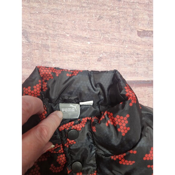 Puma Boys Puffer Vest jacket size 7 black red Hexagon Pixel Pattern - Picture 2 of 4